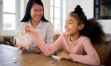 पैसों की किल्लत से बचना चाहते हैं तो मां से सीखे ये आसान टिप्स, नहीं होगी धन की बर्बादी