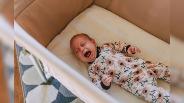 क्या आप भी अपने न्यू बॉर्न बेबी के रातभर जगने से तंग आ गई हैं, अपनाएं ये तरीका चैन की नींद सोएगा आपका बच्चा